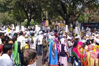 AAP protest against BJP for not declaring date of MCD election