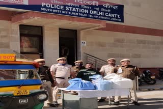 Liquor smuggling with fake label of CSD canteen accused arrested with auto rickshaw