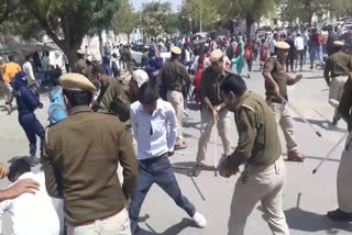 Police lathicharged students