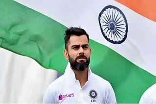 kohli fans arrested  Virat kohli fans  Virat kohli  click selfies  breaching security  Virat kohli fans arrested for breaching security  सुरक्षा भंग  कोहली के प्रशंसक गिरफ्तार  कोहली संग सेल्फी  Virat Kohli Fans Arrested