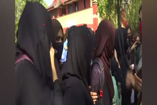 Hijab Row Verdict : કર્ણાટક હાઈકોર્ટે હિજાબ અંગેની અરજી ફગાવી, કહ્યું - "હિજાબ ઈસ્લામની આવશ્યક ધાર્મિક પ્રથા નથી"