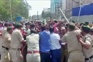 Lathi charge on gram Raksha dal members in Patna