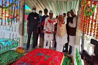 CM Nitish Kumar presented chadar at maner dargah