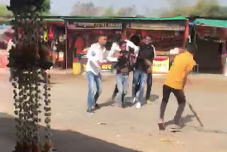 Youths beat shopkeeper for opposing smoking