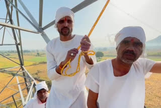 Satna Farmers climbed on tower