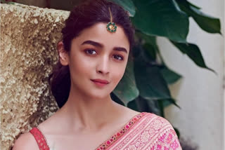 Alia Bhatt simply slayed the traditional look,Alia Bhatt Birthday Alia Bhatt Pictures,Alia Bhatt In Saree,ಬಾಲಿವುಡ್​ ನಟಿಯರ ಹುಟ್ಟು ಹಬ್ಬ,ನಟಿ ಆಲಿಯಾ ಭಟ್​​ ಅವರ ಹುಟ್ಟುಹಬ್ಬ,ನಟಿ ಆಲಿಯಾ ಭಟ್​ ಹಿಟ್​ ಚಿತ್ರಗಳು,ಸೀರೆಯಲ್ಲಿ ಬಾಲಿವುಡ್​ ನಟಿಯರು,ಲೆಹಂಗಾ ಧರಿಸುವ ಬಾಲಿವುಡ್​ ನಟಿಯರು