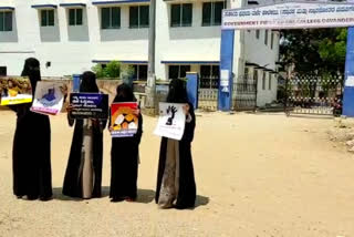 muslim students protesting against the court verdict in davanagere