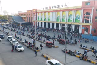 people-going-home-to-celebrate-holi-at-new-delhi-railway-station-arrangements-are-wired