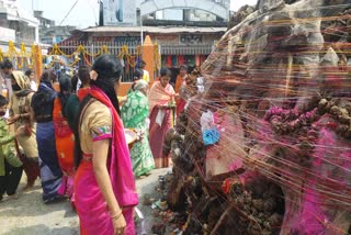 laksar holi puja