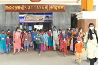 students visit kottayam railway station  differently abled students visit railway station  വിദ്യാര്‍ഥികള്‍ റെയില്‍വേ സ്റ്റേഷന്‍ സന്ദര്‍ശനം  ഭിന്നശേഷി വിദ്യാര്‍ഥികള്‍ കോട്ടയം റെയില്‍വേ സ്റ്റേഷന്‍