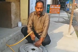 Believing in the principle of work is worship, BJP MLA from Gangolighaat seat in Uttarakhand, Fakir Ram Tamta's elder son is still carrying out puncture repair work and his younger son is engaged in carpentry. MLA Fakir Ram Tamta before his elevation to MLA was also doing a carpenter's job.