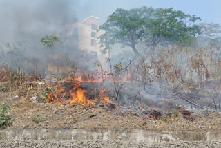 रेल्वे मार्गावर लागलेली आग