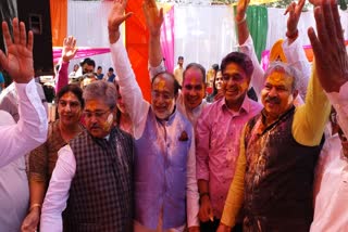 delhi-bjp-president-adesh-gupta-celebrate-holi