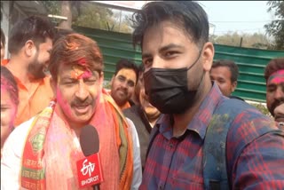 bjp-mp-manoj-tiwari-taunts-opposition-with-the-best-wishes-of-holi