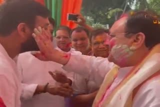 Holi 2022:  କର୍ମୀଙ୍କୁ ରଙ୍ଗ ଲଗାଇଲେ ଜେପି ନଡ୍ଡା