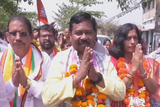 Municipal Election : ବ୍ରହ୍ମପୁରରେ ଦଳୀୟ ପ୍ରାର୍ଥୀଙ୍କ ପାଇଁ ପ୍ରଚାର କଲେ କେନ୍ଦ୍ରମନ୍ତ୍ରୀ ବିଶେଶ୍ୱର ଟୁଡୁ