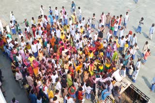 people played Holi,  Holi festival 2022