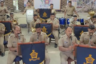 Mumbai Police Band Plays Srivalli Song