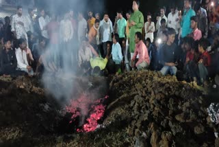 Devotees walk barefoot on fire in mp