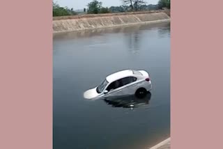 Siblings pushed car in canal