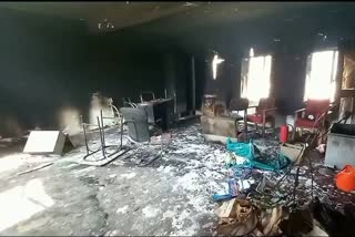 Mysterious fire in Govt School, Locals Demand Investigation: ’بجلی کنکشن نہ ہونے کے باوجود اسکول میں آتشزدگی حیران کن‘