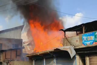 fire-broke-out-in-in-a-residential-house-in-murran-pulwama