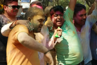 holi-festival-in-ranchi-colorful-youth-dance-on-dj