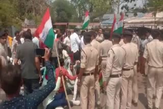 Demonstration outside CM House against displacement