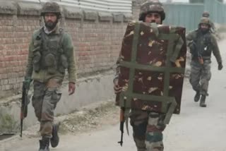 Non-local labourer shot at in Pulwama