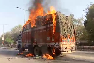 Truck caught fire in jaipur