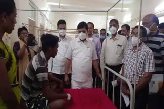 home minister Araga Jnanendra visits tumkur govt hospital