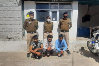 Mandi police arrested youths with chitta