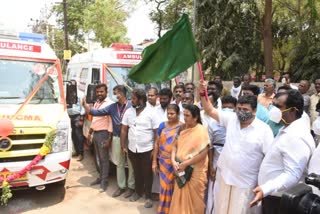 நலத்திட்ட உதவிகளை வழங்கிய நிதியமைச்சர்