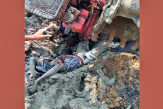 Tractor overturned: ట్రాక్టర్‌ కింద గంటన్నర నరకయాతన.. ఎట్టకేలకు..