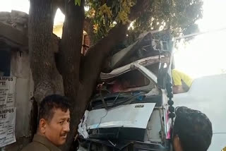 driver-got-stuck-between-the-handle-and-the-seat-after-the-truck-collided-with-a-mango-tree-in-kotdwar