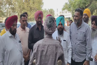 Sukhpal Khaira and Kulbir Zira went to Faridkot hospital to know the condition of the beaten Congress worker