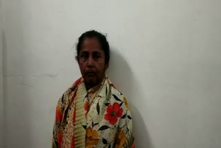 old woman arrested at Nedumangad bus station while snatching gold ornament of a child  gold snatching in nedumangad  theft in nedumangad  നെടുമങ്ങാട് ബസ് സ്റ്റേഷനില്‍ മോഷണ ശ്രമത്തിനിടെ സ്ത്രീ അറസ്റ്റില്‍  നെടുമങ്ങാട് ബസ് സ്റ്റേഷനിലെ മോഷണം  കുട്ടികളുടെ മാല മോഷണം