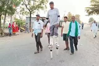 A devotee hiking to Shreeshaila On Maragalu