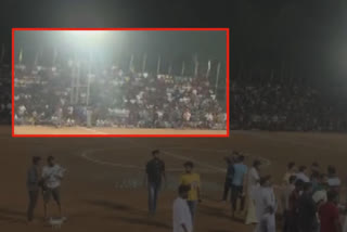 The spectator gallery suddenly collapses during a football match, video viral