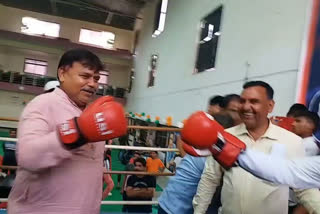 Pradhuman Singh Tomar boxer style in Gwalior
