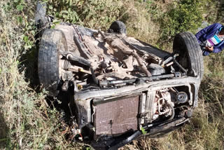 Car fell into a ditch in Sirmaur