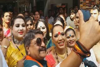 Kailash vijayvargiya watched The Kashmir Files with transgenders