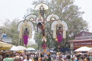 பழனி முருகனுக்கு ராட்சத கிரேன் மூலம் பறவைக்காவடி எடுத்த பக்தர்கள்