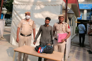 kishangar police arrested  car windbreaker thief in delhi