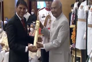Indian Paralympic javelin thrower Devendra Jhajharia receives Padma Bhushan