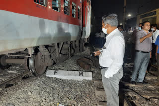 train accident in tatanagar station General coach of Mumbai Howrah Express derails