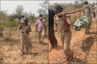 woman si carrying the dead body