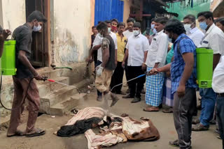 Action against unhygienic butcher IN Tirupattur  சுகாதாரமற்ற முறையில் இறைச்சி கடை நடத்தி வந்த நபர்கள் மீது நடவடிக்கை!