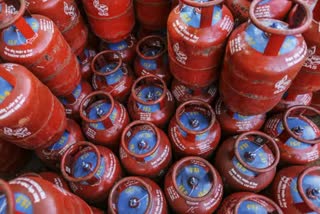 LPG Price: LPG cylinder becomes costlier by Rs 50, know the new rates