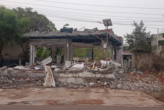 Demolition of anna canteen in kapada